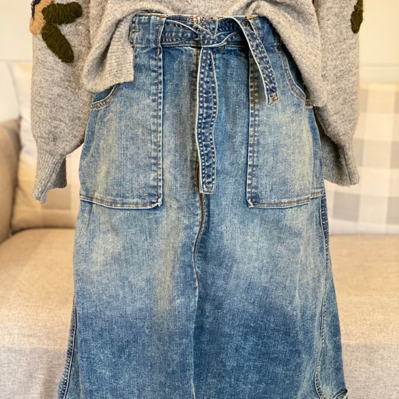 belle sky Dresses & Skirts - Belle Sky // Zip Front Denim Midi Skirt